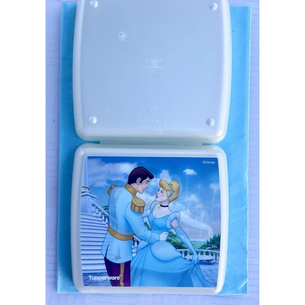 2004 Y2K Disney Cinderella Tupperware Lenticular Sandwich Keeper Collector Item
